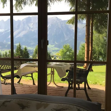 Planai Mitte 公寓 *